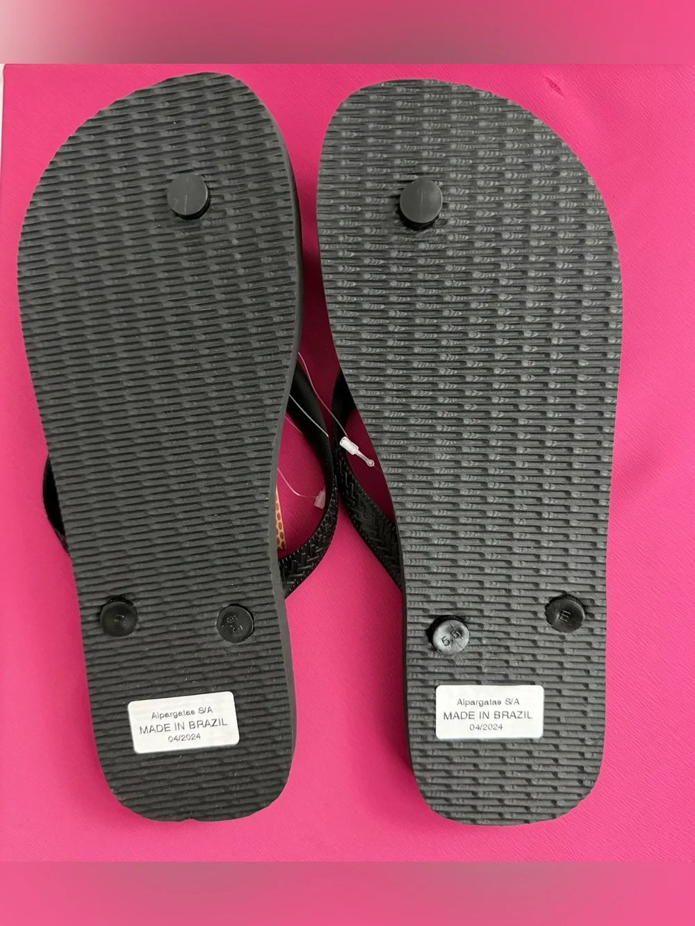 Havaianas Top Sandals Black Classic Unisex Flip Flops Men 9/10 & Women 11/12 NWT